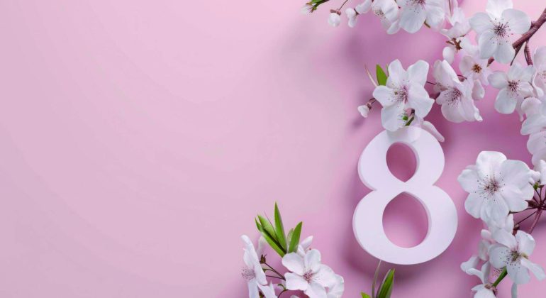 С 8 марта